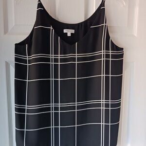 R essentials Womens Top Size Medium White Geometric Black White Stapes Lining
